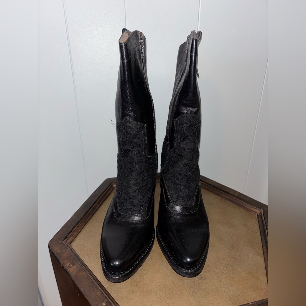 NWT Oak Tree Farms Basanti Boots Size 8.5 Black Leather w/Black Lace 2.5” Heel - Picture 10 of 16